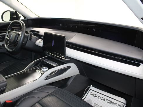 Used 2024 Lincoln Nautilus Reserve image 31