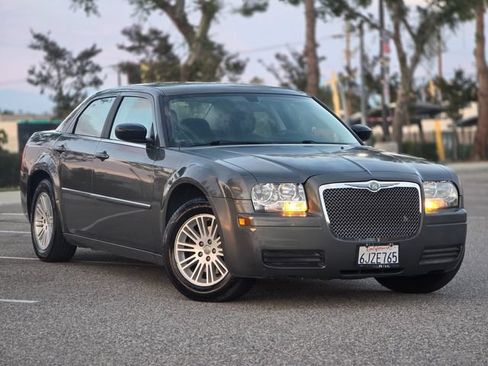Used 2009 Chrysler 300 LX RWD image 1
