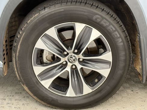 Used 2022 Toyota Highlander XLE FWD image 10