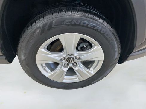 Used 2021 Toyota RAV4 LE image 16