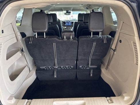 Used 2024 Chrysler Pacifica Touring-L image 36