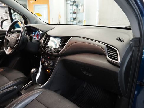 Used 2019 Chevrolet Trax LT w/ LT Convenience Package FWD image 34