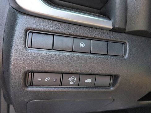 Used 2025 Nissan Rogue SV FWD image 15