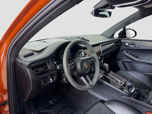 Used 2024 Porsche Macan GTS image 19