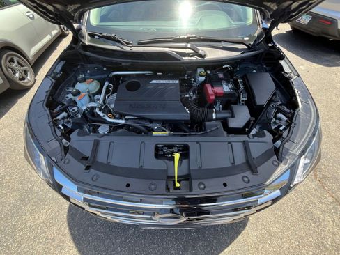 Used 2025 Nissan Rogue SV FWD image 34