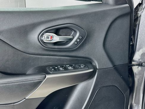 Used 2019 Jeep Cherokee Limited FWD image 18