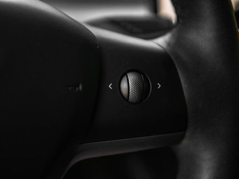 Used 2023 Tesla Model Y AWD image 11