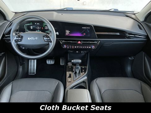 Used 2023 Kia Niro EX Touring image 4