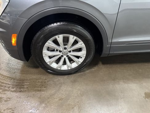 Used 2019 Volkswagen Tiguan SE w/ Panoramic Sunroof Package AWD/4WD image 9