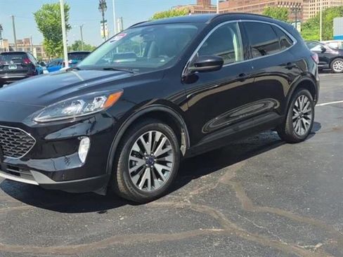 Used 2022 Ford Escape Titanium image 4
