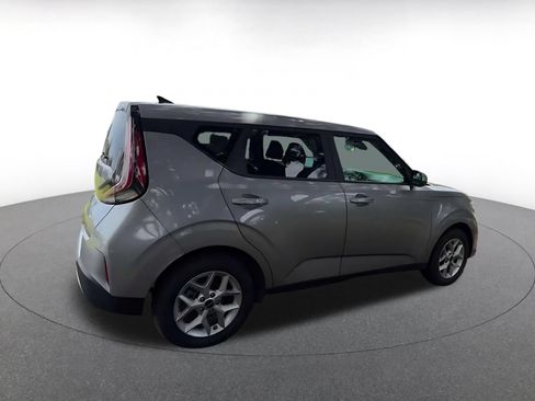 Used 2025 Kia Soul LX w/ LX Technology Package FWD image 12
