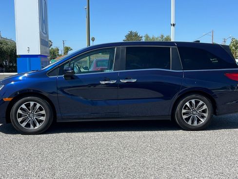 Used 2023 Honda Odyssey EX-L image 2