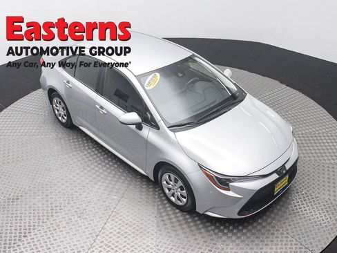 Used 2021 Toyota Corolla LE w/ Carpet Mat Package (TMS) FWD image 3