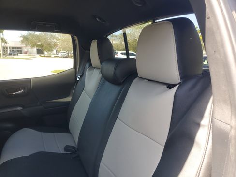 Used 2023 Toyota Tacoma TRD Off-Road image 12