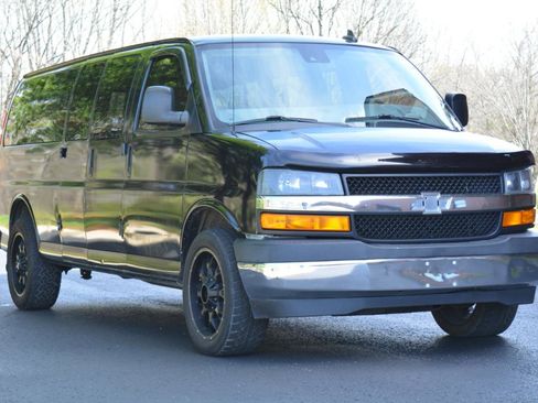 Used 2020 Chevrolet Express 3500 LT w/ LT Preferred Equipment Group image 3