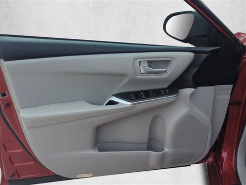 Used 2017 Toyota Camry LE FWD image 9