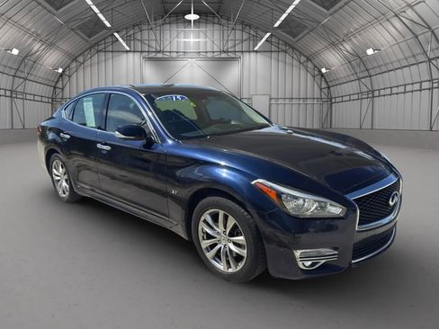 Used 2015 INFINITI Q70 3.7 RWD image 3