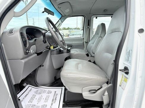 Used 2008 Ford E-350 and Econoline 350 XLT RWD image 11
