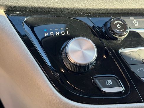 Certified 2022 Chrysler Voyager LX image 27