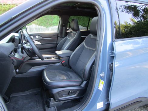 Used 2025 Ford Explorer ST w/ Sun And Sound Package AWD/4WD image 12