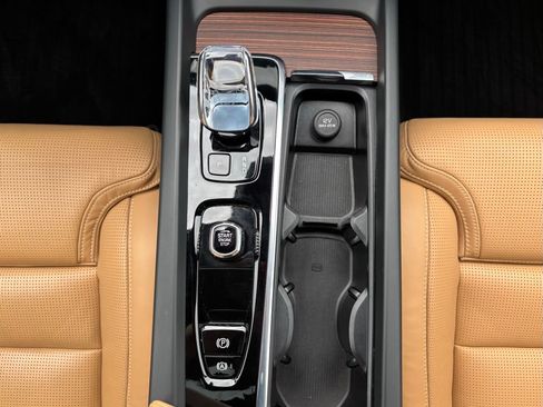 Certified 2023 Volvo XC60 B6 Ultimate w/ Protection Package Premier AWD/4WD image 30