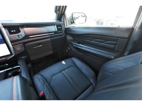 Used 2023 Ford Expedition Max Platinum image 8