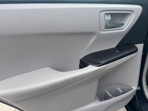 Used 2017 Toyota Camry LE image 22