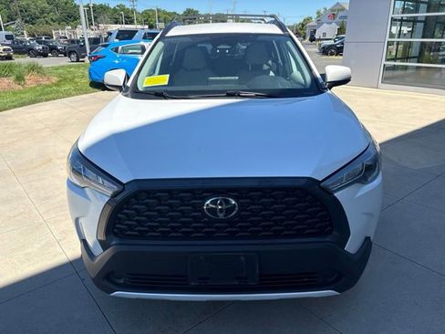 Used 2023 Toyota Corolla Cross LE AWD/4WD image 2