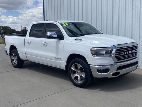 Used 2024 RAM 1500 Laramie AWD/4WD image 3