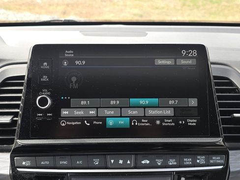 Used 2025 Honda Odyssey Elite image 20