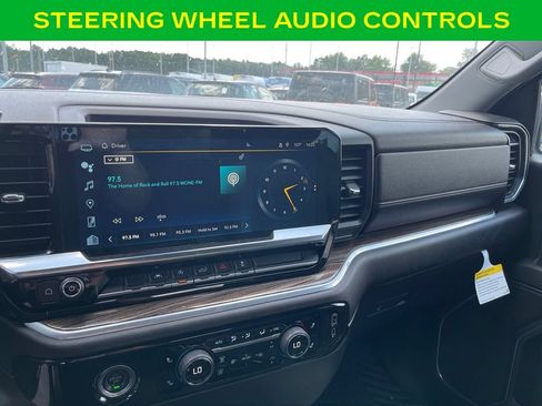 Used 2022 Chevrolet Silverado 1500 LT AWD/4WD image 18