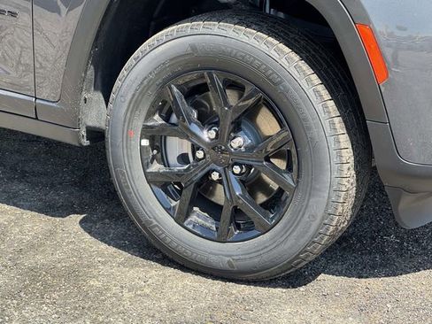 New 2026 Jeep Grand Cherokee L 4WD image 5