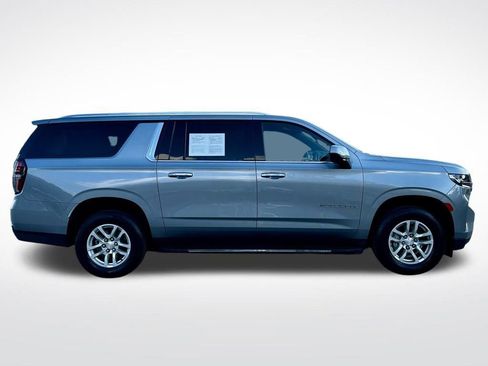 Used 2023 Chevrolet Suburban LT image 4