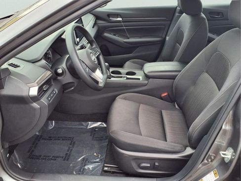 Used 2025 Nissan Altima 2.5 SV FWD image 21