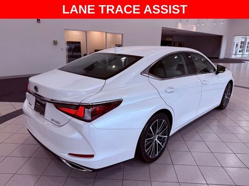 Certified 2024 Lexus ES 350 w/ Premium Package image 7