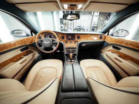 Used 2011 Bentley Mulsanne RWD image 2