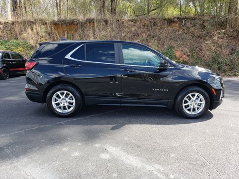 Used 2022 Chevrolet Equinox LT w/ Driver Convenience Package image 4