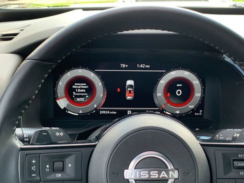 Used 2025 Nissan Pathfinder Platinum AWD/4WD image 10
