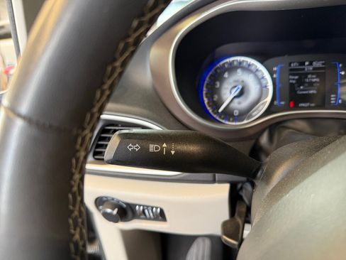 Used 2023 Chrysler Voyager LX FWD image 18
