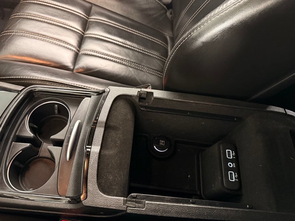 Used 2019 Chrysler 300 S AWD/4WD image 39