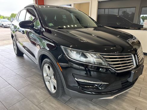 Used 2017 Lincoln MKC Premiere FWD image 2