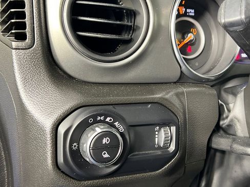 Used 2023 Jeep Gladiator Sport image 18