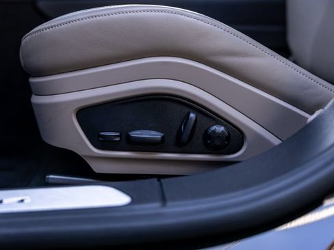 Certified 2025 Porsche Panamera image 40