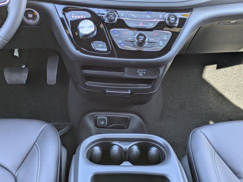 New 2026 Chrysler Pacifica Select image 17
