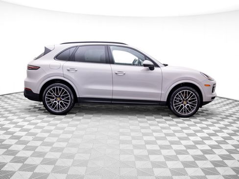 Certified 2023 Porsche Cayenne AWD/4WD image 7