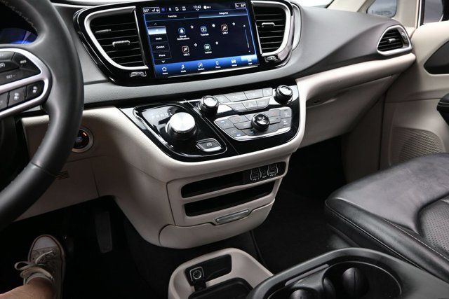 Certified 2024 Chrysler Pacifica Touring-L FWD image 48