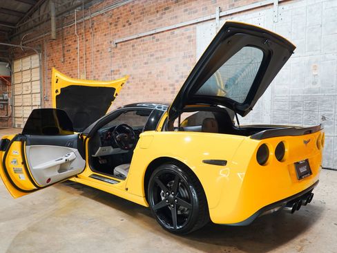 Used 2011 Chevrolet Corvette Coupe w/ Preferred Equipment Group RWD image 29