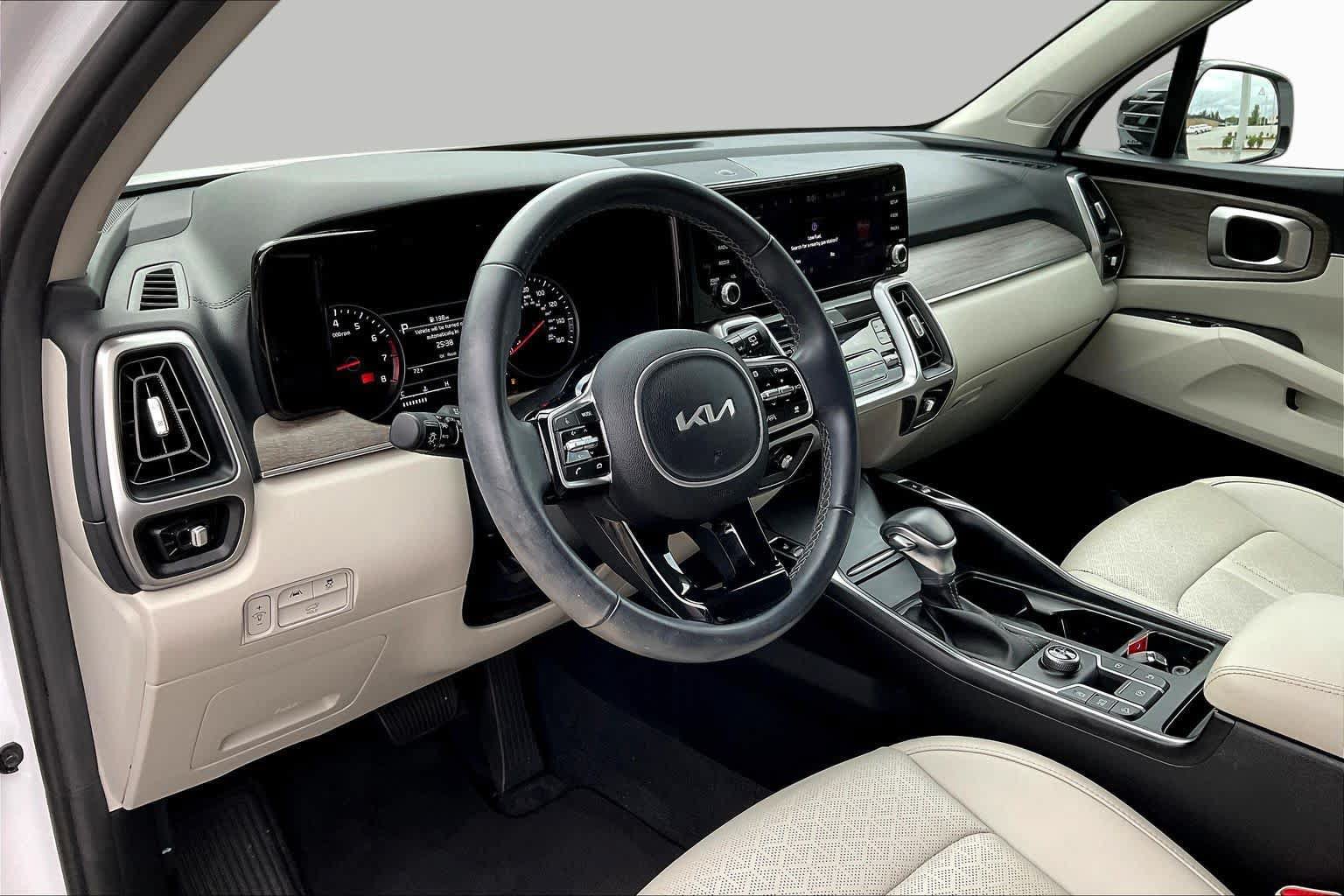 Used 2023 Kia Sorento EX w/ Panoramic Sunroof Package FWD image 18