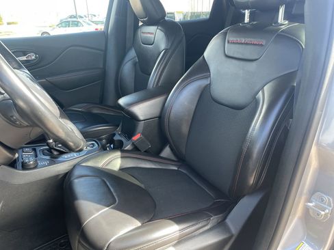 Used 2019 Jeep Cherokee Trailhawk w/ Comfort/Convenience Group image 11