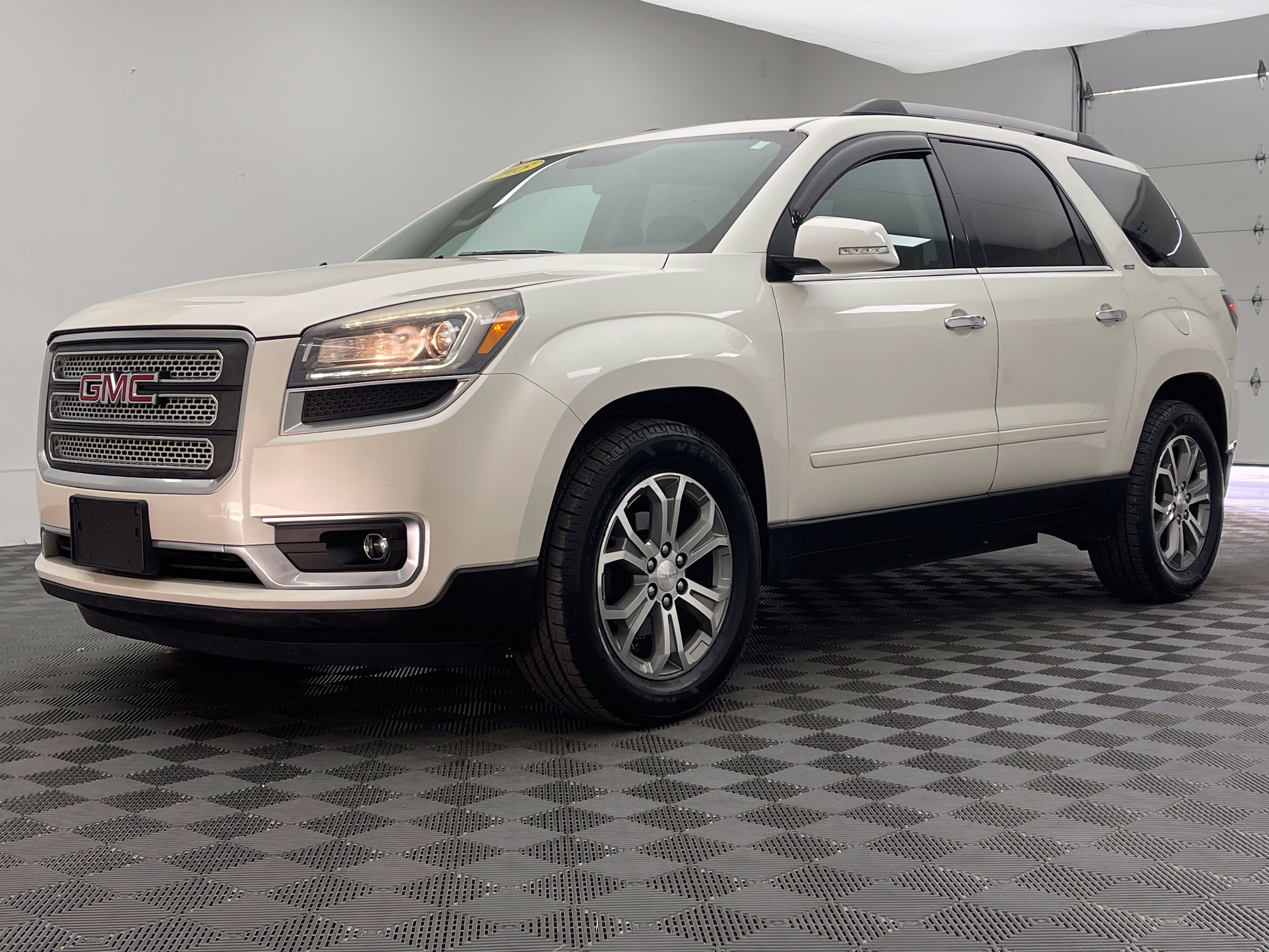 Used 2015 GMC Acadia SLT FWD image 2